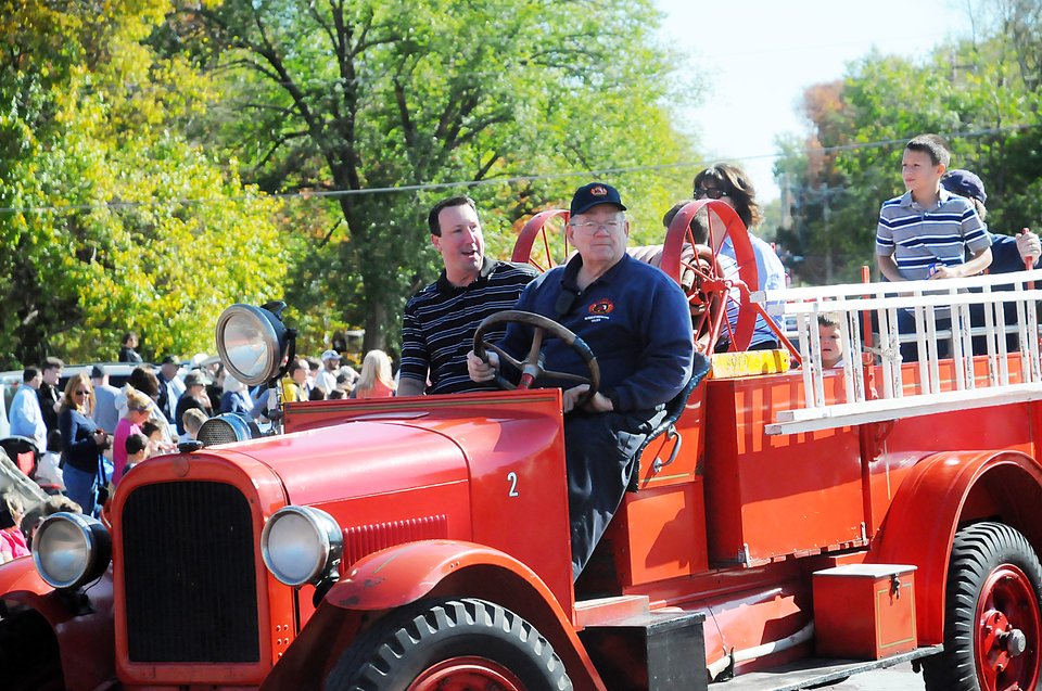 Maple Leaf Festival grand parade | BaldwinCity.com